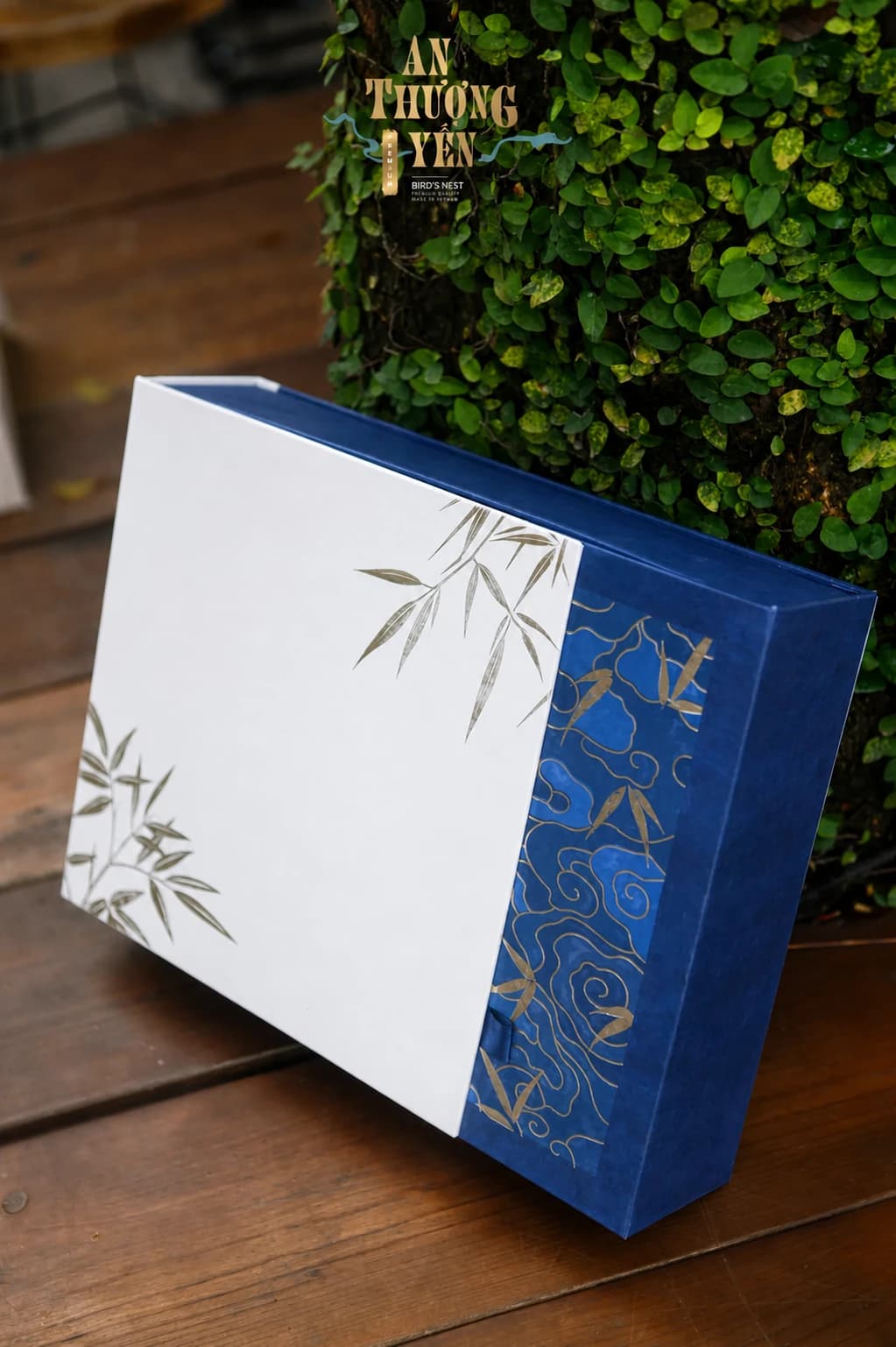 Hộp bánh trung thu thiết kế riêng bìa xanh trắng họa tiết tre